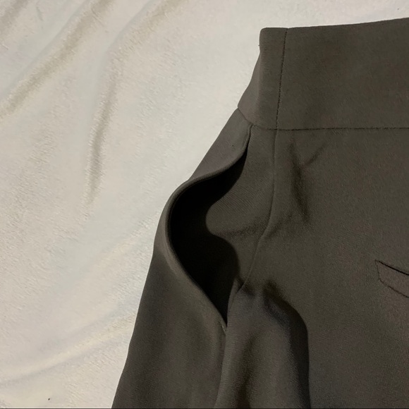 Babaton High-Waisted Shorts - Picture 4 of 4